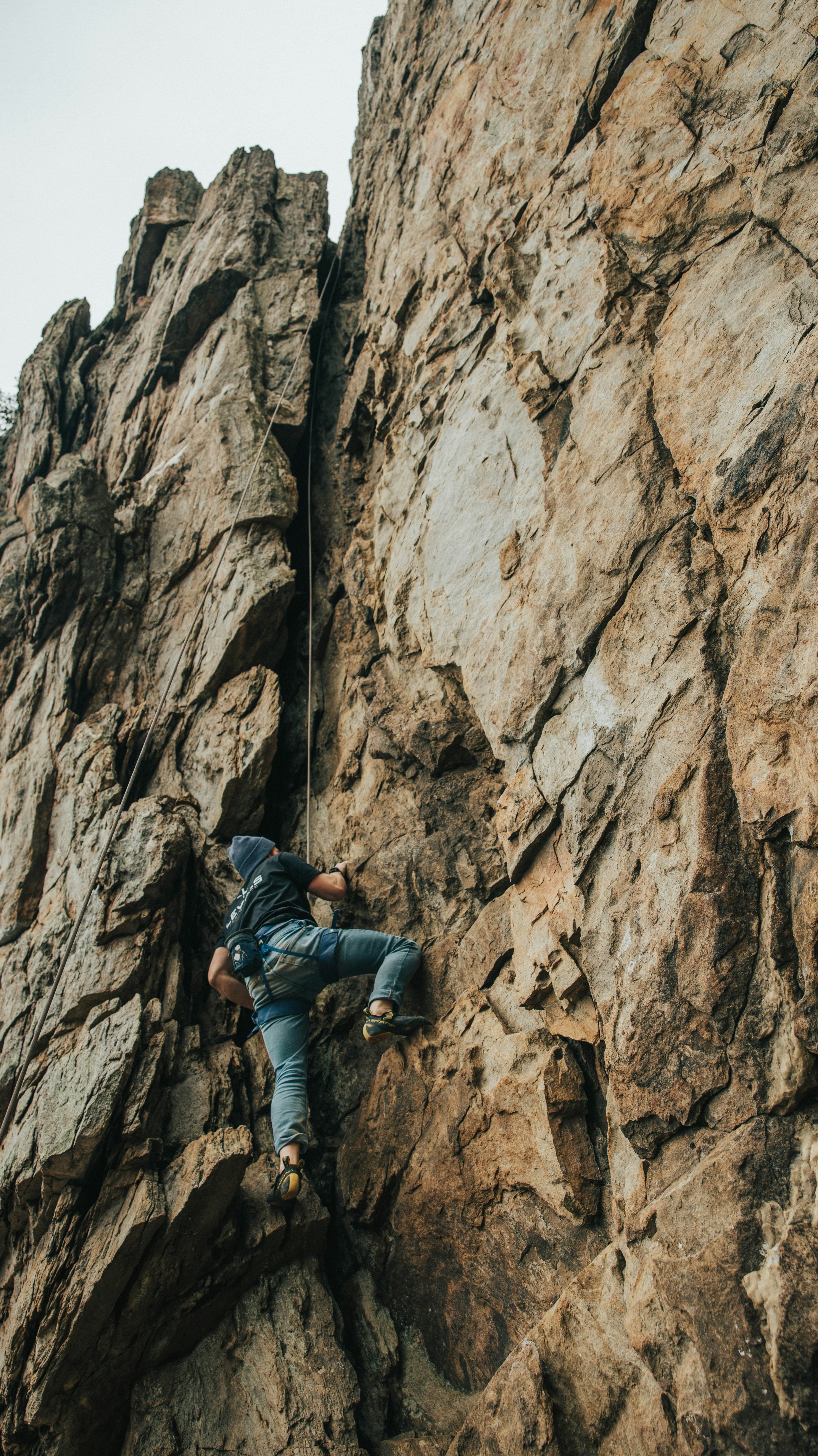 Homme en falaise